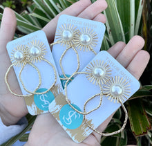 Load image into Gallery viewer, Pearl Sunburst Hoops