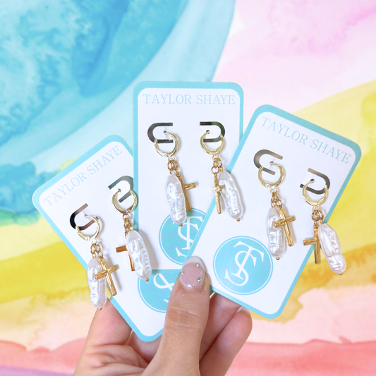 Amelia Cross Huggies