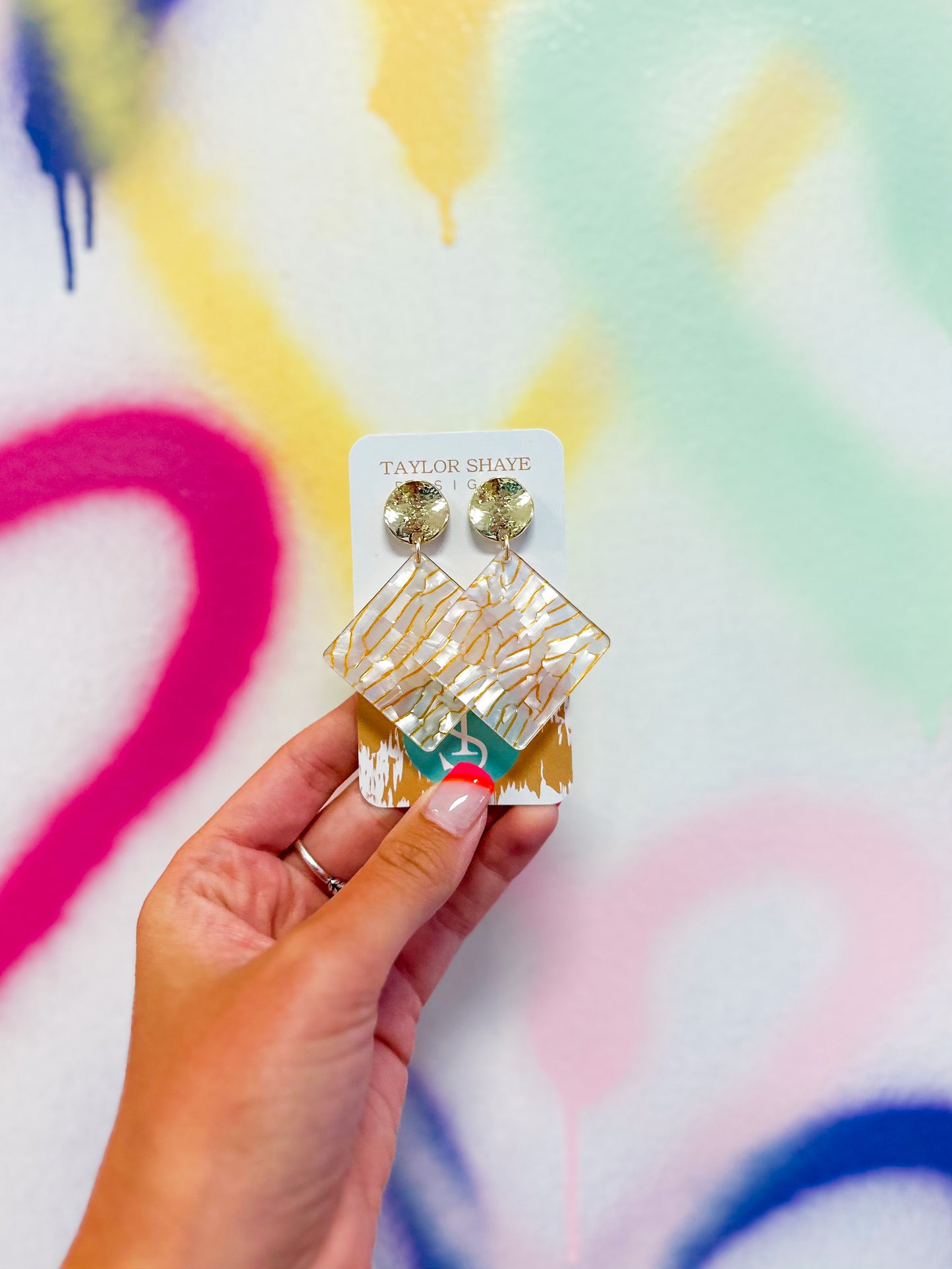 White Marble Closed Diamond