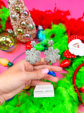 Load image into Gallery viewer, Beaded Snowflake Drops
