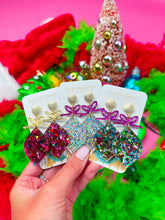 Load image into Gallery viewer, Dasher Ornament Drops

