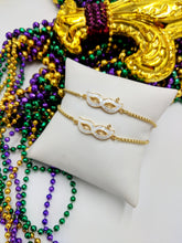 Load image into Gallery viewer, Shell Mardi Gras Mask Adjustable Bracelet
