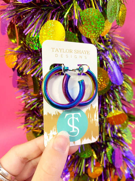 Holographic Metallic Hoops