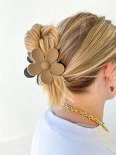 Load image into Gallery viewer, Color Block Flower Hair Clip
