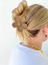 Load image into Gallery viewer, Color Block Flower Hair Clip
